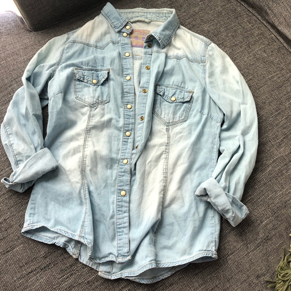 Chambray/denim shirt